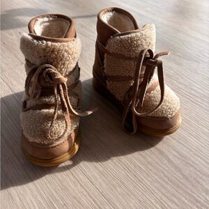 DONSJE AMSTERDAM Cassia Boots in beige curly sheep wool in size US 4 / EU 20